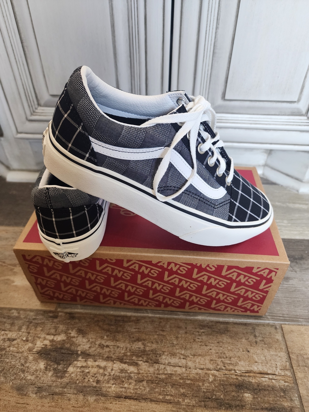 Vans Old Skool Plaid Low Top  Sneakers With Platform Bottom - Black & White BNIB
